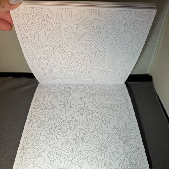 Vive Le Color - Coloring Book and pencils - Picture 6 of 7